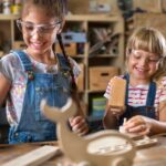 Initier un enfant au bricolage permet de stimuler ses sens !