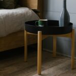 Une table de chevet