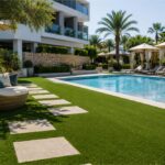 hotel piscine pelouse artificielle